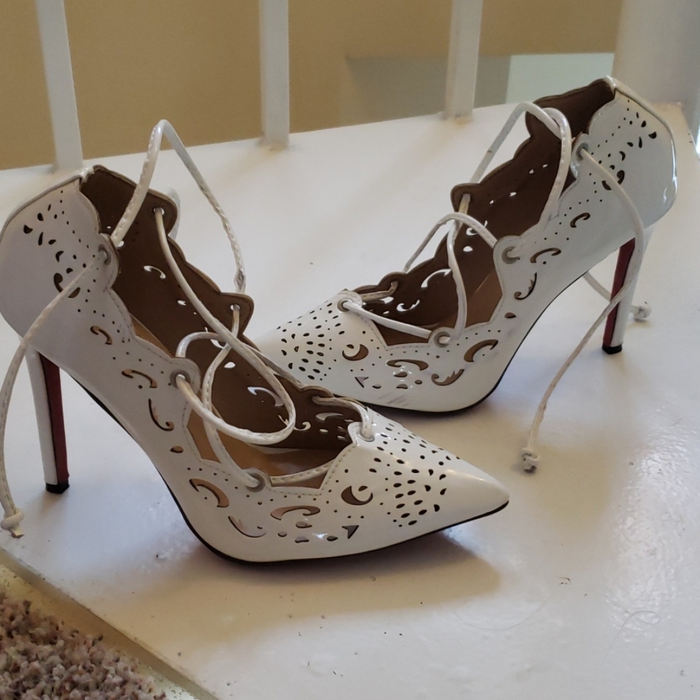 🧡2 for $40 white laser cut lace up shoes size 10